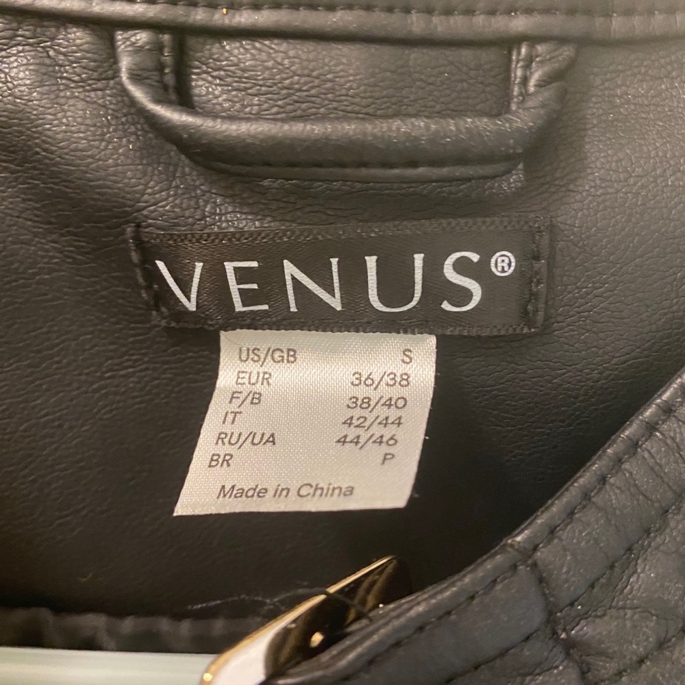 Black Cropped Leather Jacket - image 3